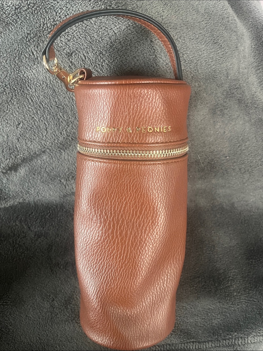 Poppy & Peonies “Chestnut” Leather Bottle Carrier with Top Handle.